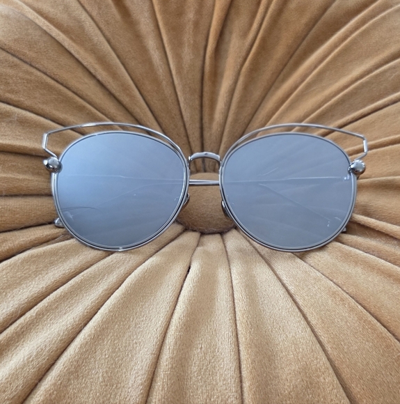 Modern Silver Round Sunglasses with Mirror Lenses - Picture 1 of 4